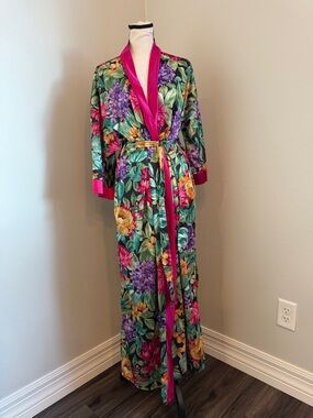 The Woman Within Fifth Avenue Floral Maxi Robe Small Satin Trim Pocket Belt